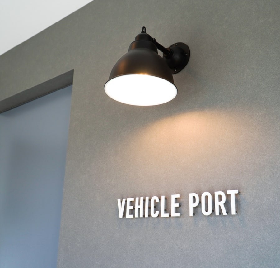 株式会社ヴィークルポート店舗表札